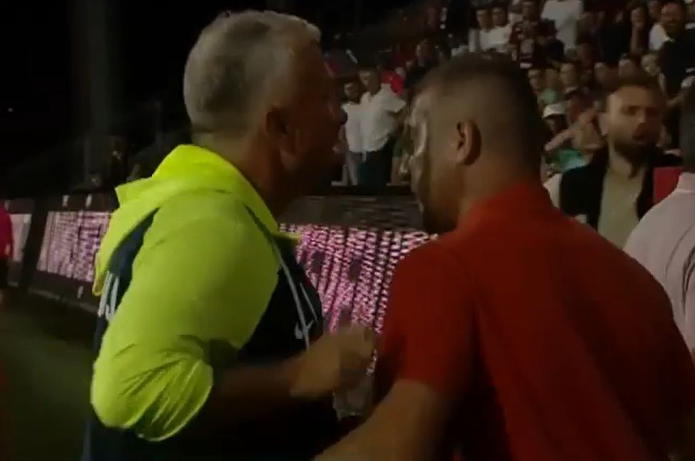 Dan Petrescu, reacție nervoasă la pauza meciului CFR Cluj - Universitatea Craiova Captură Prima Sport