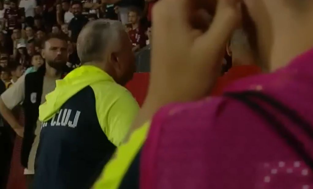 Dan Petrescu, reacție nervoasă la pauza meciului CFR Cluj - Universitatea Craiova Captură Prima Sport