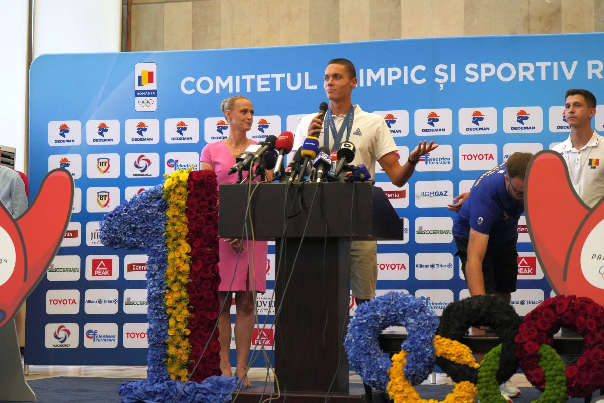David Popovici s-a întors în România (foto: GOLAZO.ro)