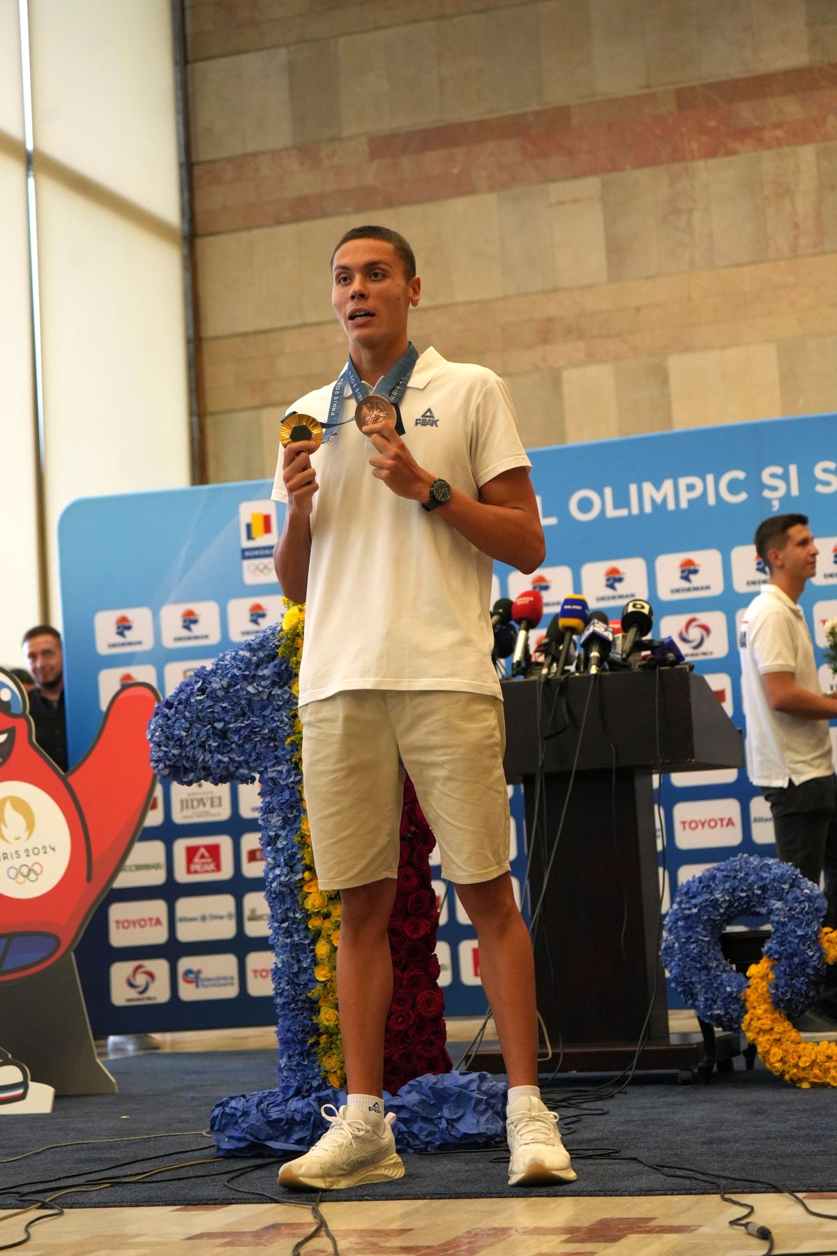 David Popovici s-a întors în România (foto: GOLAZO.ro)