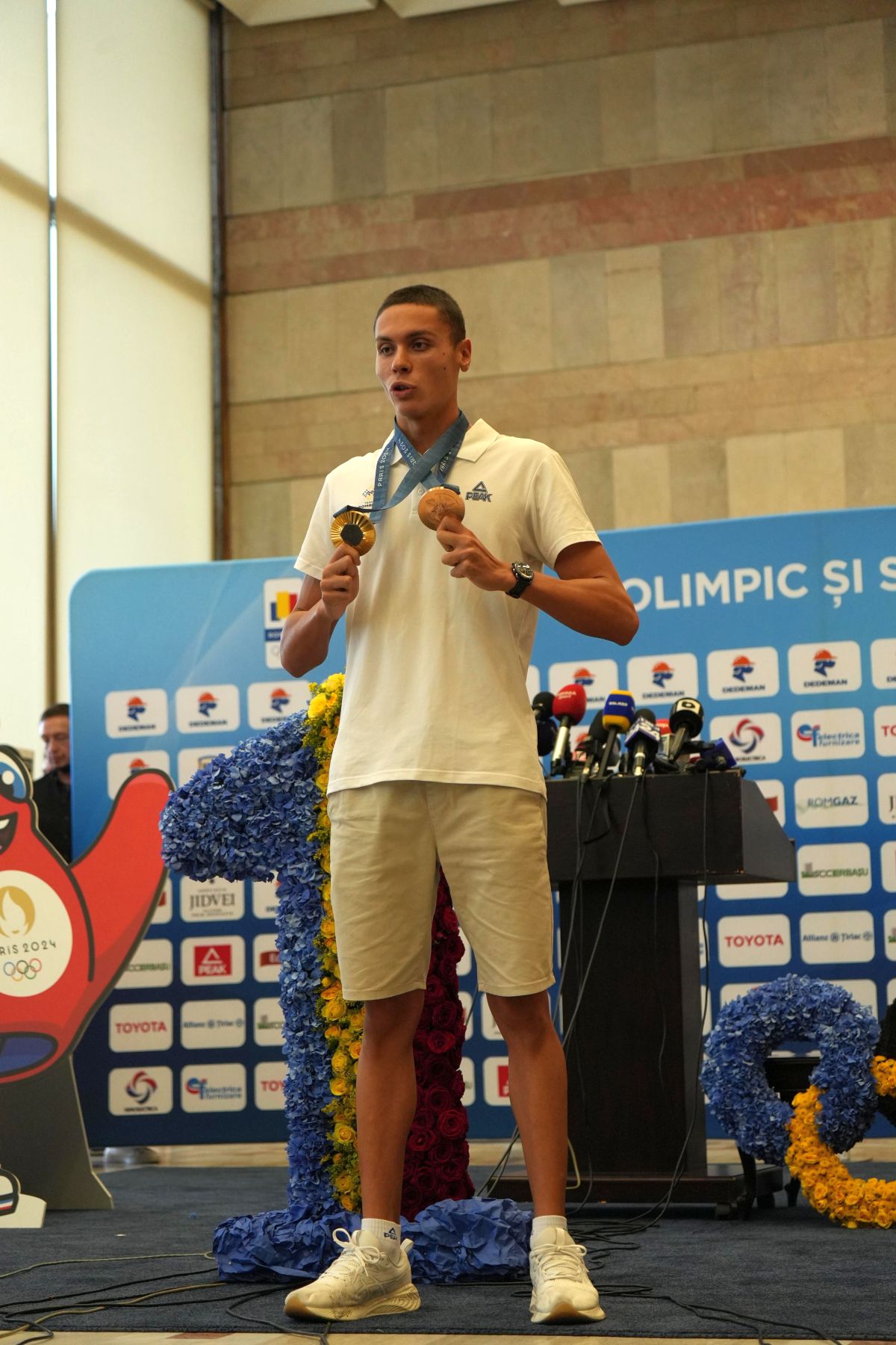 David Popovici s-a întors în România (foto: GOLAZO.ro)