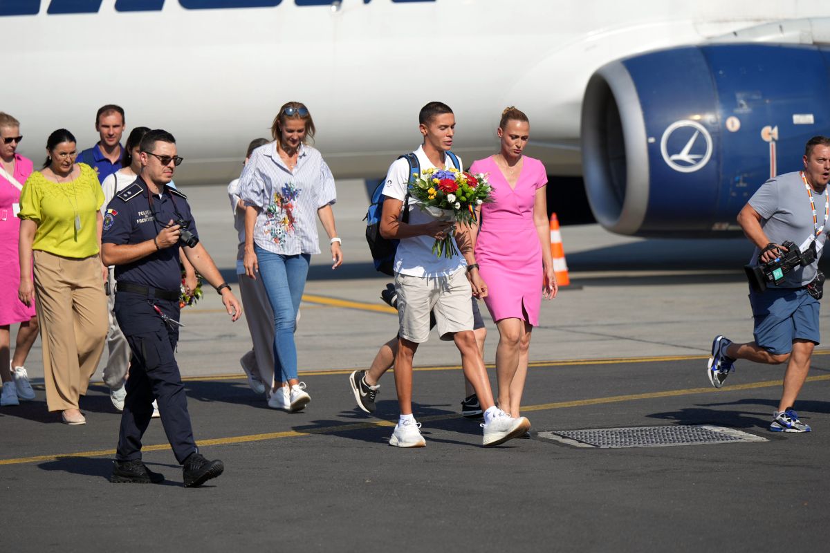 David Popovici s-a întors în România (foto: GOLAZO.ro)