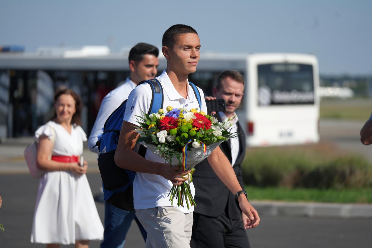 David Popovici s-a întors în România (foto: GOLAZO.ro)