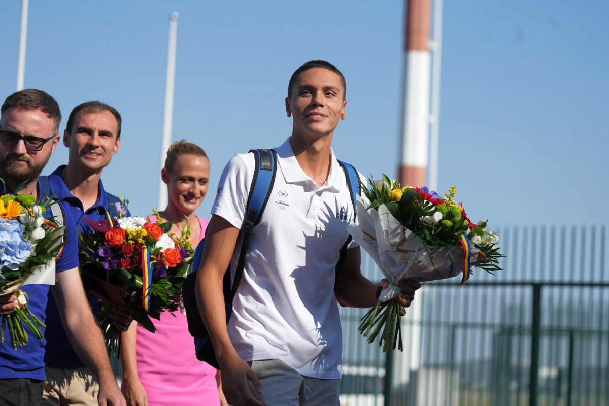 David Popovici s-a întors în România (foto: GOLAZO.ro)