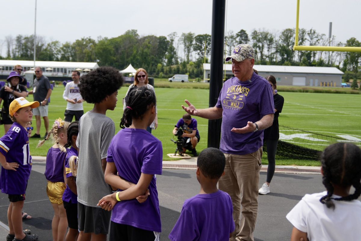 Tim Walz a fost invitat în cantonamentul echipei de NFL Minnesota Vikings Foto: Twitter 