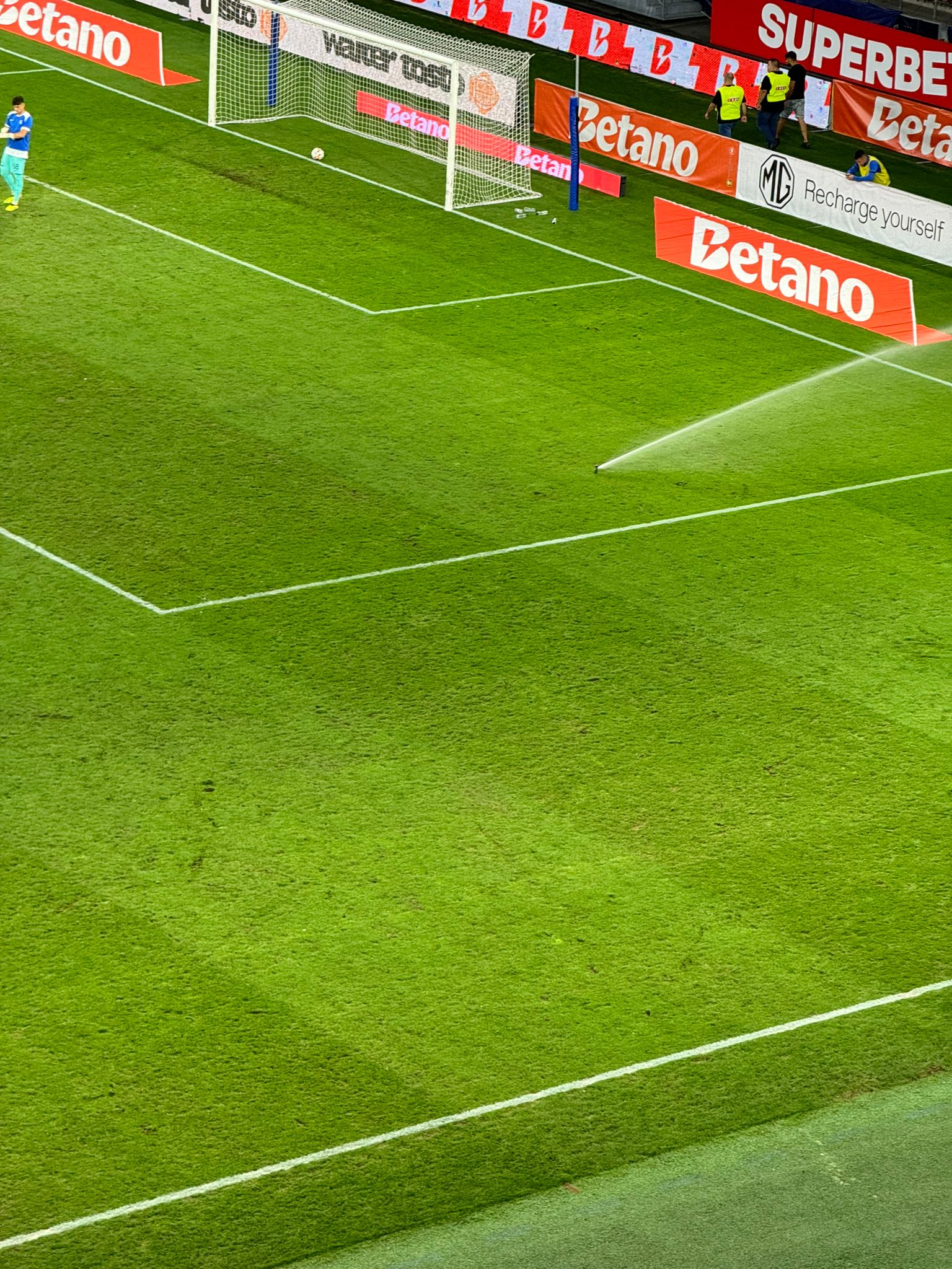 Gazonul la pauza meciului FCSB - Farul