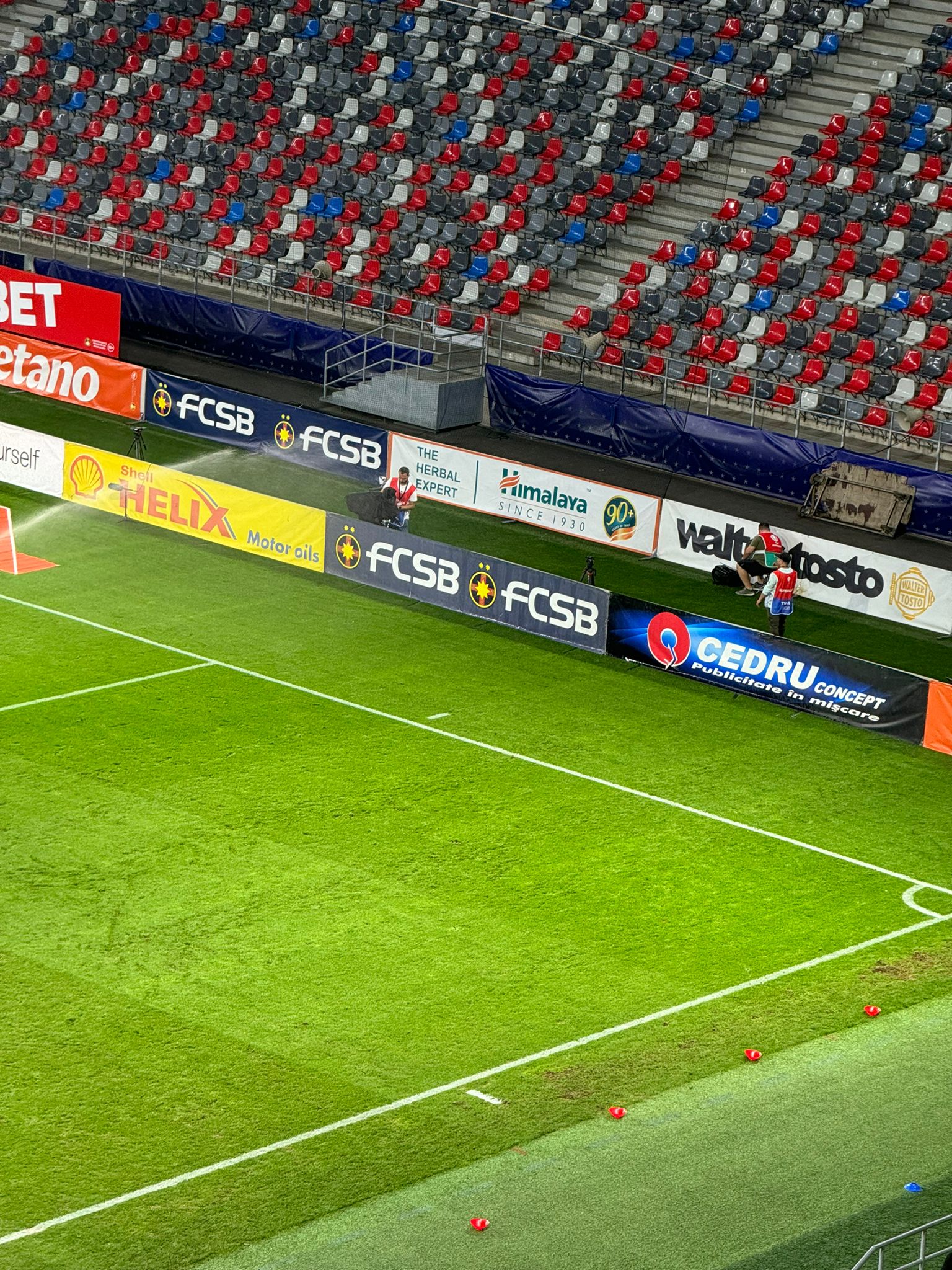 Gazonul la pauza meciului FCSB - Farul