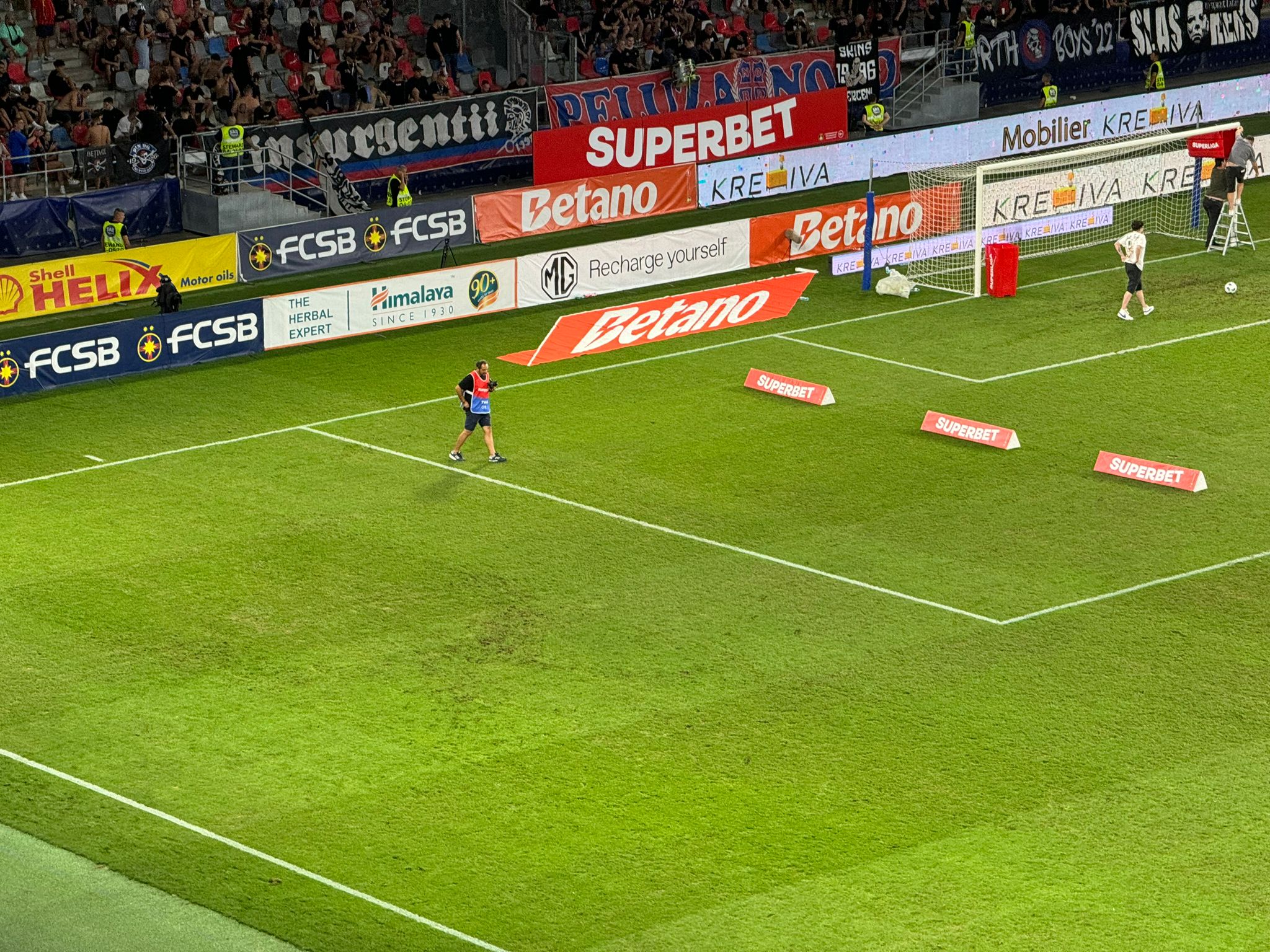 Gazonul la pauza meciului FCSB - Farul