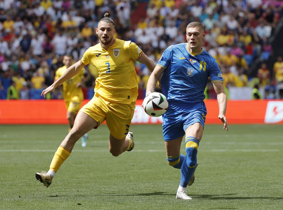 Radu Drăgușin, sprint umăr la umăr cu Dovbyk, la 3-0 în fața Ucrainei la Euro Foto: Imago