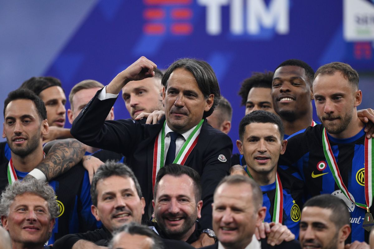 Simone Inzaghi, în mijlocul familiei nerazzurra Foto: Imago