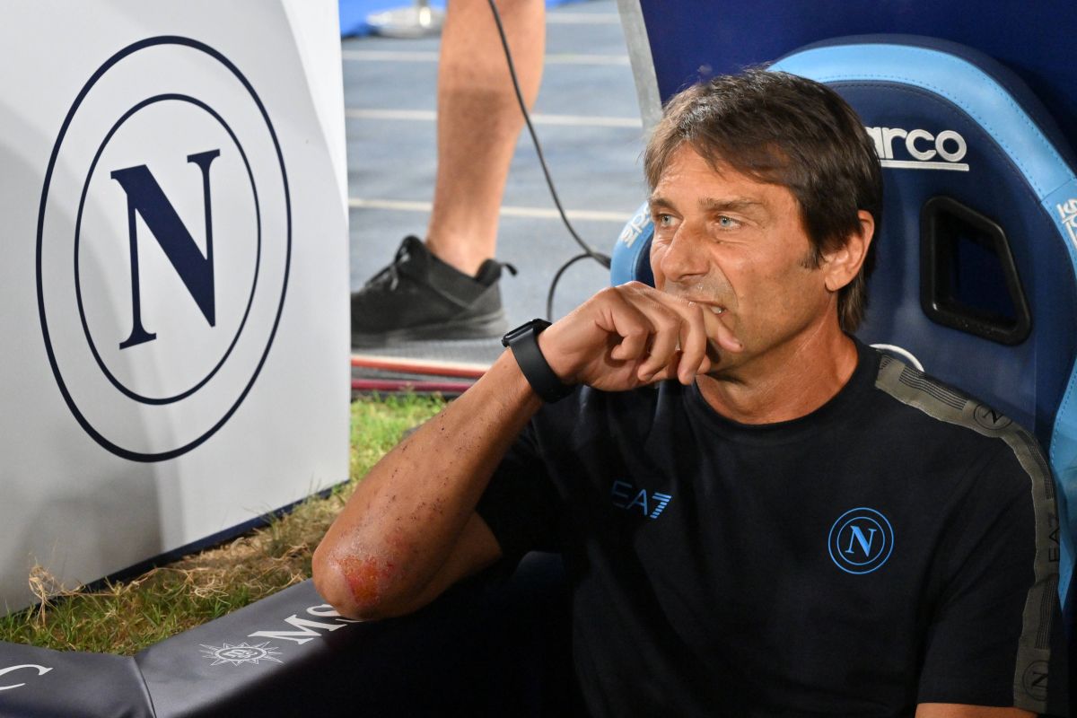 Antonio Conte, pe banca lui Napoli Foto: Imago