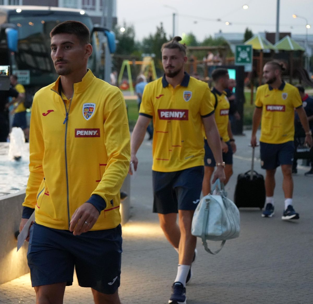 Sosirea naționalei României în Kosovo FOTO GOLAZO.ro