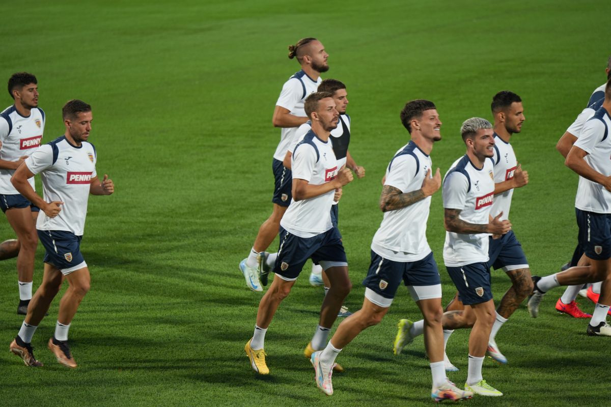 Antrenamentul oficial al Romaniei in Kosovo (3).jpg