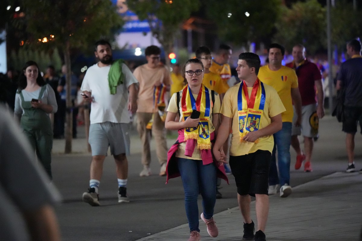 România - Lituania: fanii ajung la stadion