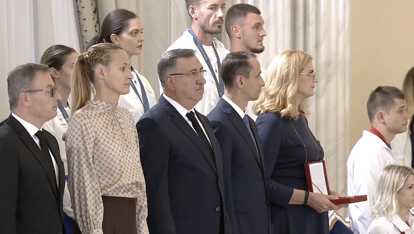 Sportivii români, premiați la Cotroceni. Capturi Administrația Prezidențială (2).jpg