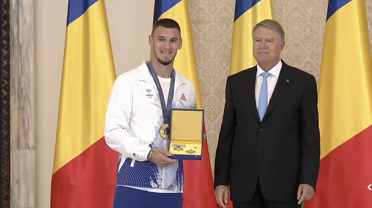 Sportivii români, premiați la Cotroceni. Capturi Administrația Prezidențială (3).jpg