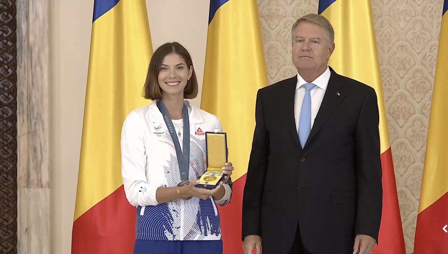 Sportivii români, premiați la Cotroceni. Capturi Administrația Prezidențială (5).jpg
