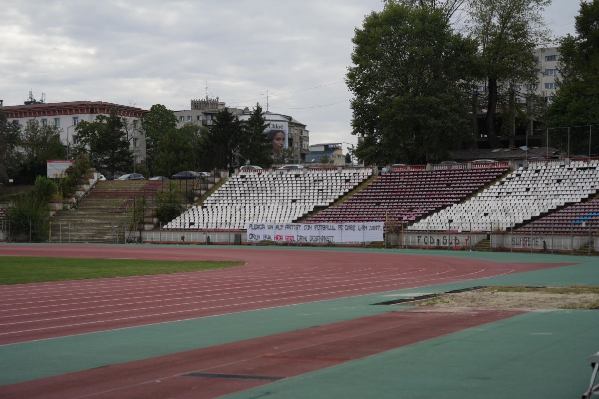 Bannerele dinamoviștilor în memoria lui Gigi Mulțescu, la stadionul Dinamo FOTO GOLAZO (8).jpg