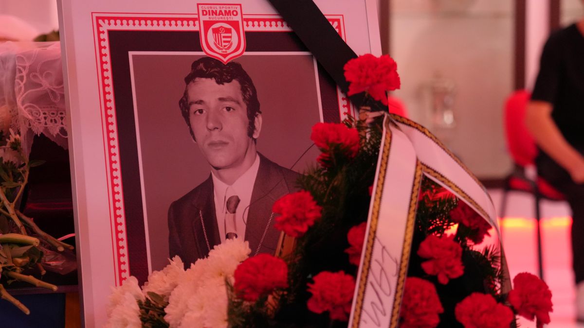 Omagiu pentru Gigi Mulțescu și Valentin Samungi la CS Dinamo (7).jpg