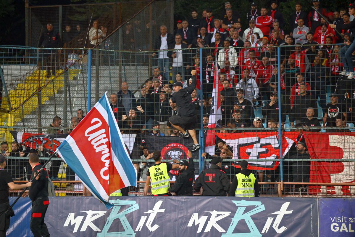 Oțelul Galați - Dinamo. Dinamoviștii, provocați de fanii gălățeni (foto: Raed Krishan/GOLAZO.ro)