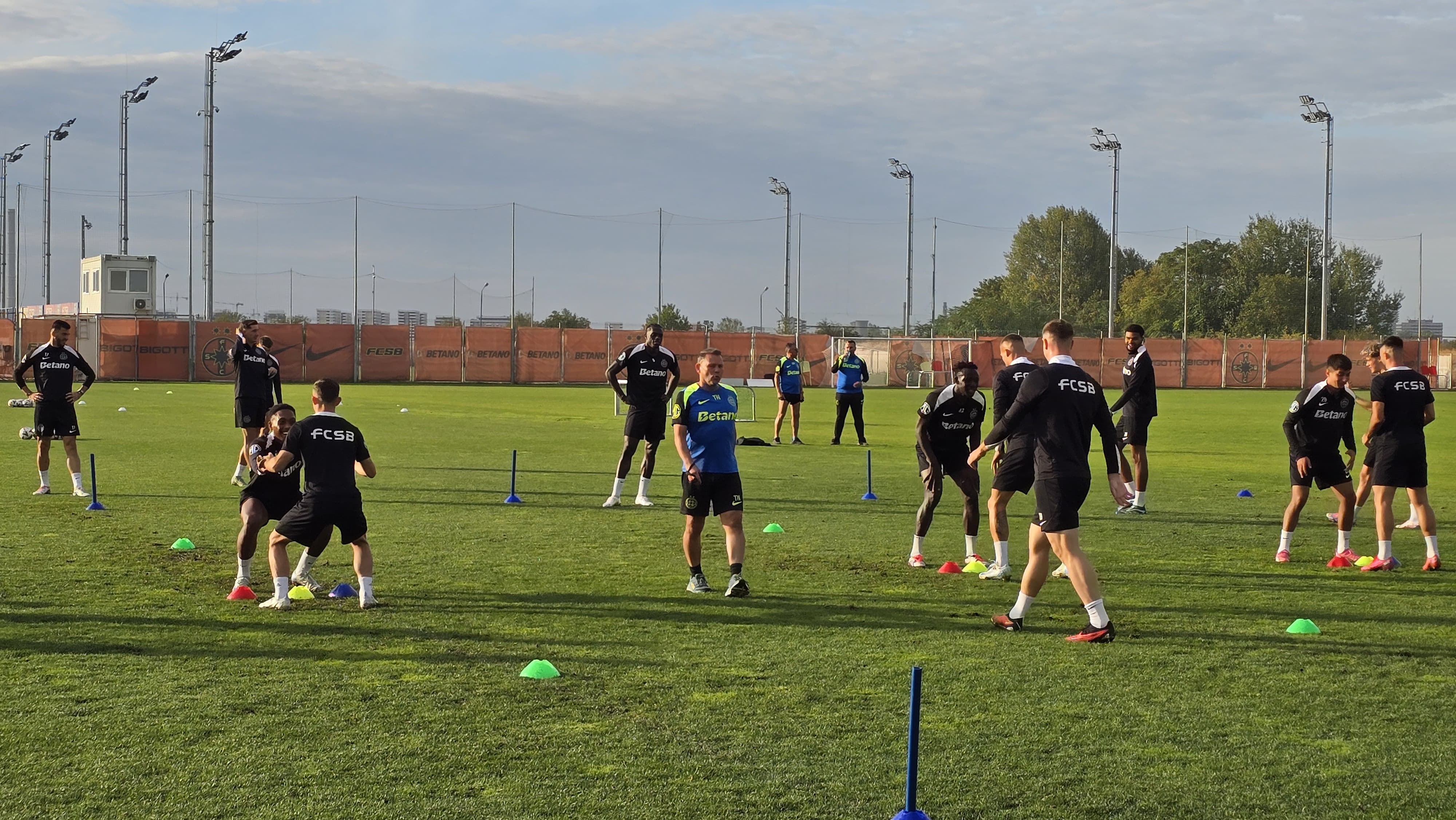 Antrenamentul FCSB înaintea jocului cu RFS Fotografii: Theodor Jumătate