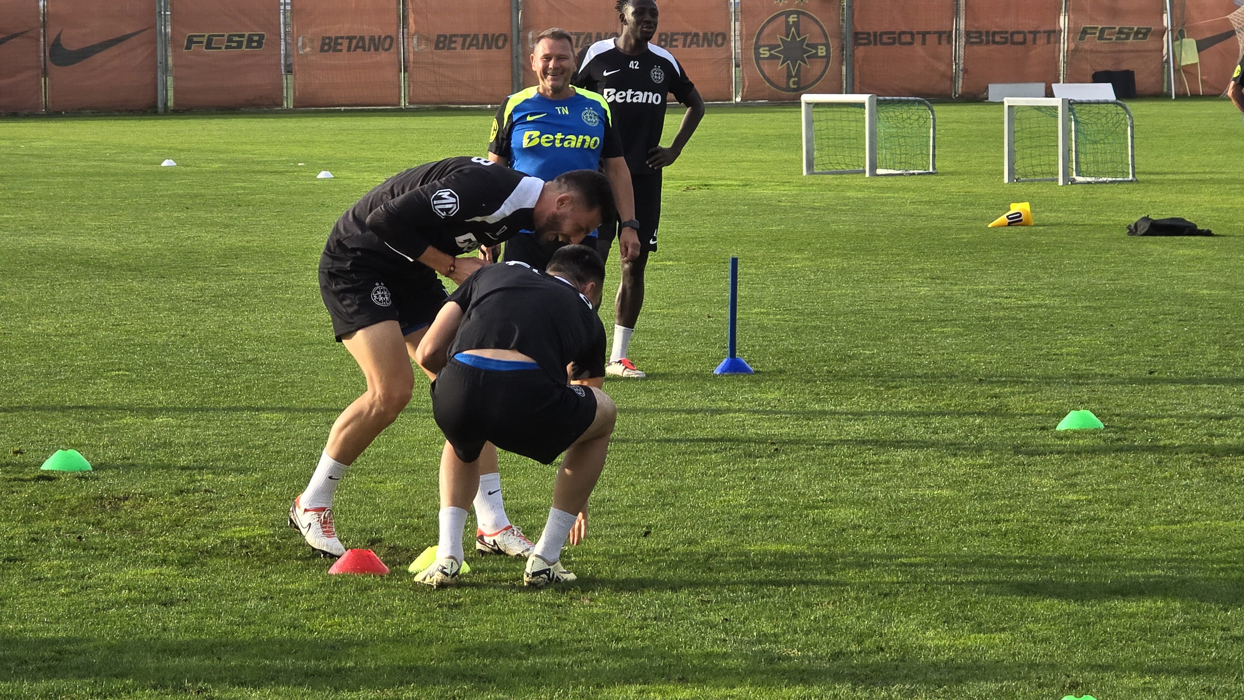 Antrenamentul FCSB înaintea jocului cu RFS Fotografii: Theodor Jumătate