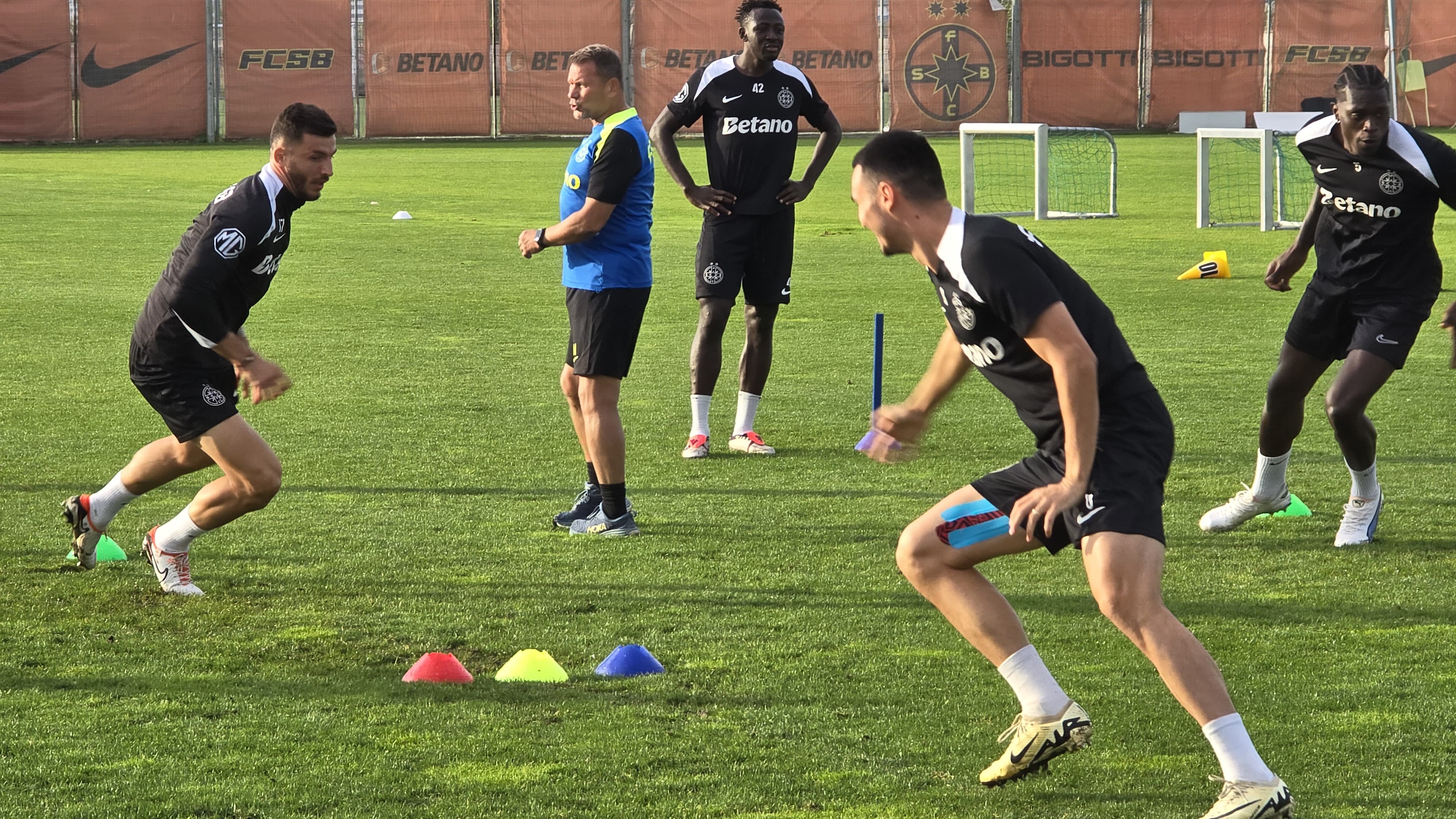 Antrenamentul FCSB înaintea jocului cu RFS Fotografii: Theodor Jumătate