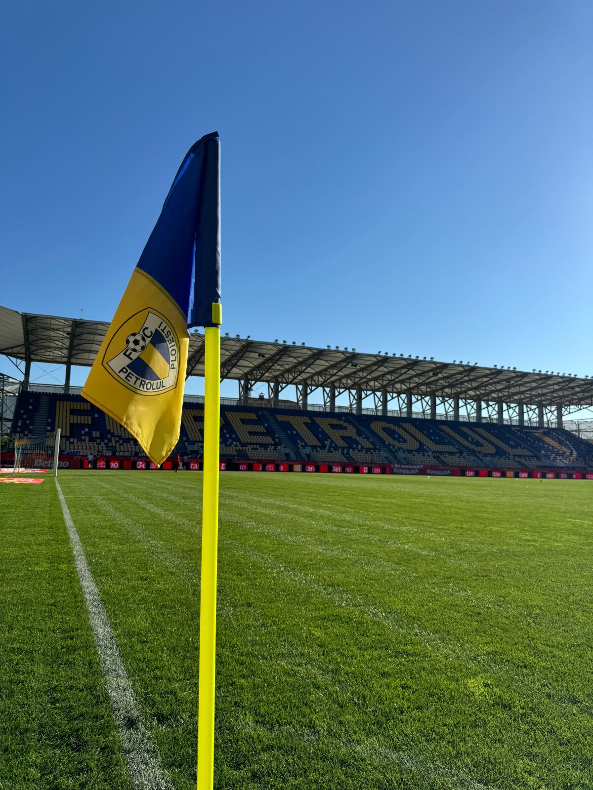 Gazonul de pe Ilie Oană înainte de Petrolul - Hermannstadt (3).jpg
