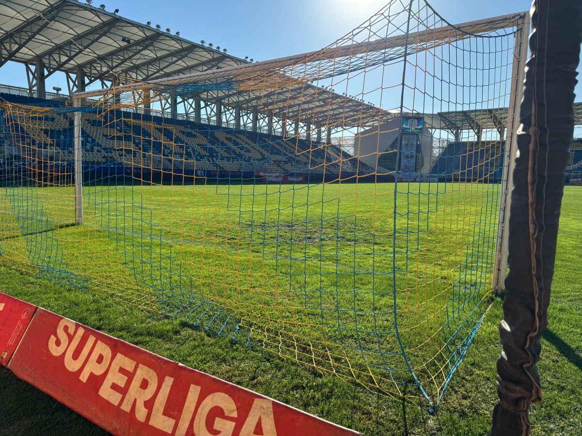 Gazonul de pe Ilie Oană înainte de Petrolul - Hermannstadt (7).jpg