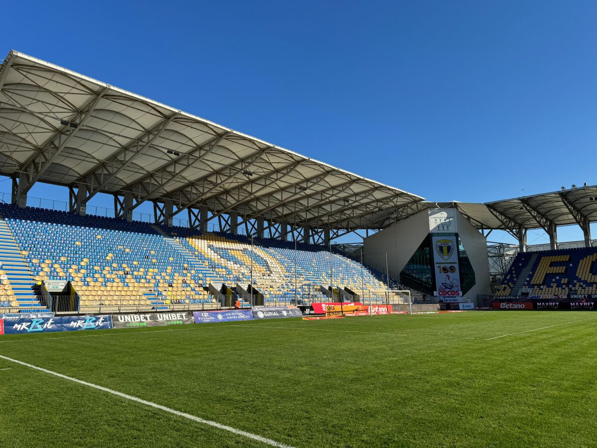Gazonul de pe Ilie Oană înainte de Petrolul - Hermannstadt (8).jpg