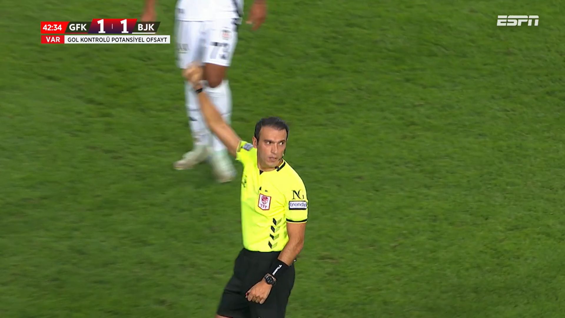 Gol anulat al lui Deian Sorescu vs Beșitaș Capturi ESPN (4).jpg