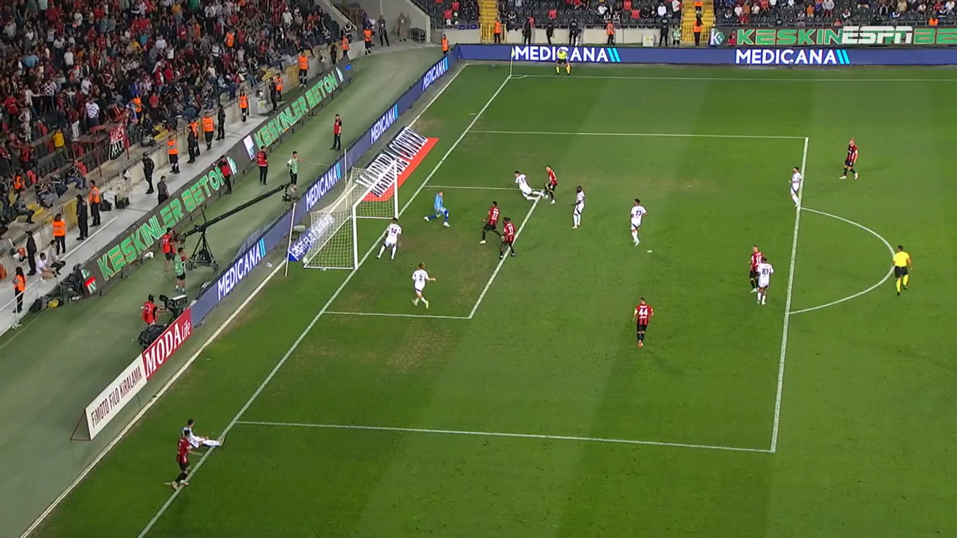 Gol anulat al lui Deian Sorescu vs Beșitaș Capturi ESPN (9).jpg