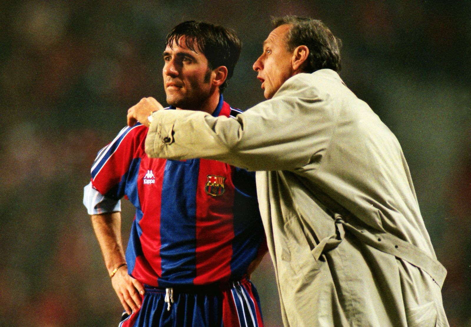 Gică Hagi, primind sfaturi de la marele Johan Cruyff Foto: Imago