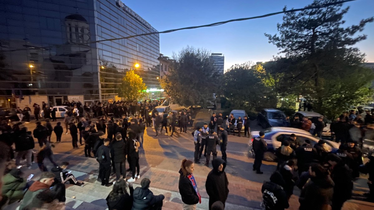 Dinamo - FCSB: fanii campioanei, corteo spre Arena Națională. Foto: Iosif Popescu