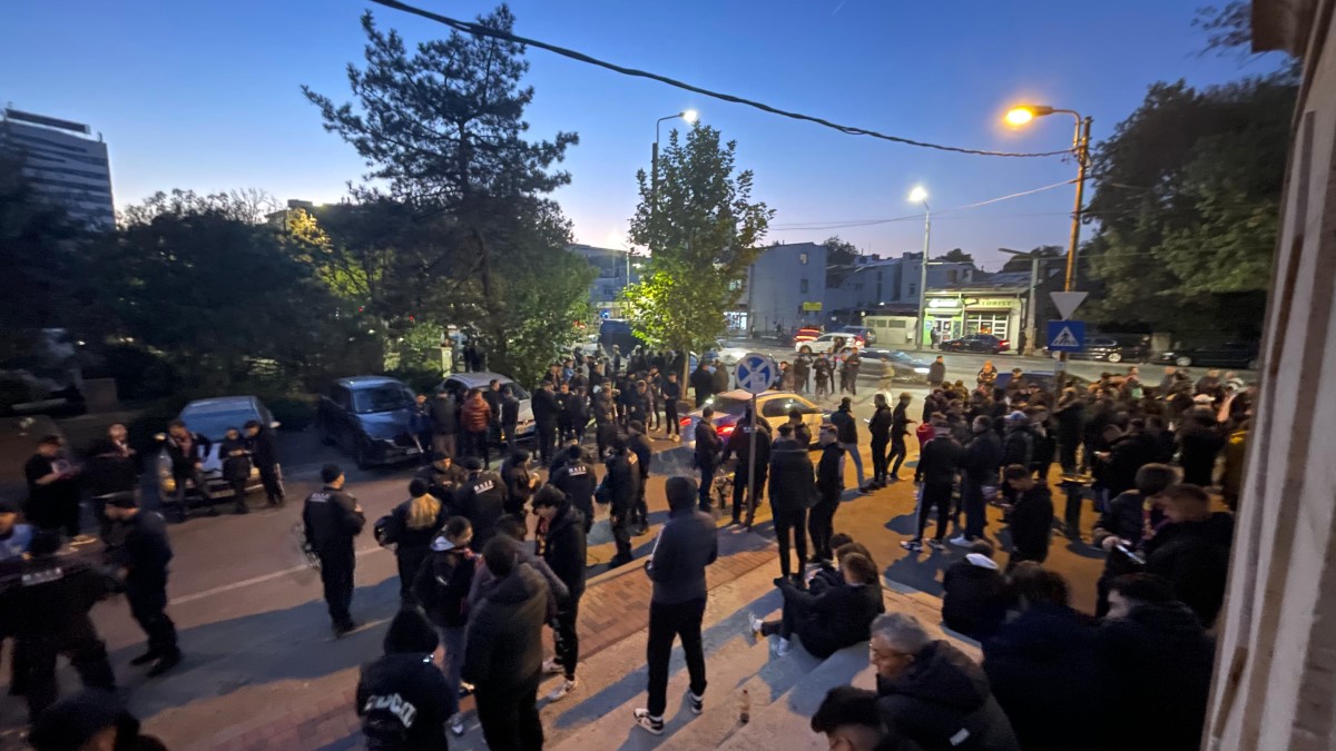 Dinamo - FCSB: fanii campioanei, corteo spre Arena Națională. Foto: Iosif Popescu