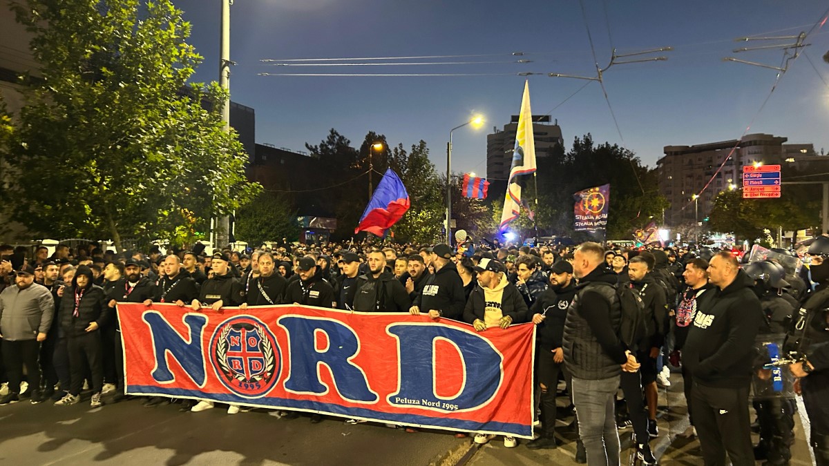 Dinamo - FCSB: fanii campioanei, corteo spre Arena Națională. Foto: Iosif Popescu