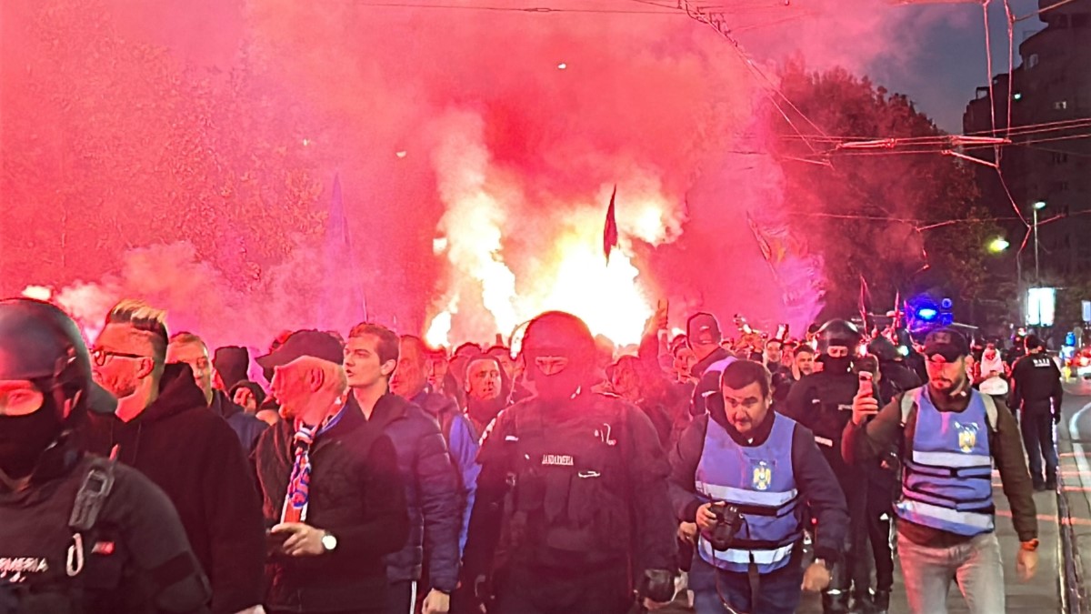 Dinamo - FCSB: fanii campioanei, corteo spre Arena Națională. Foto: Iosif Popescu