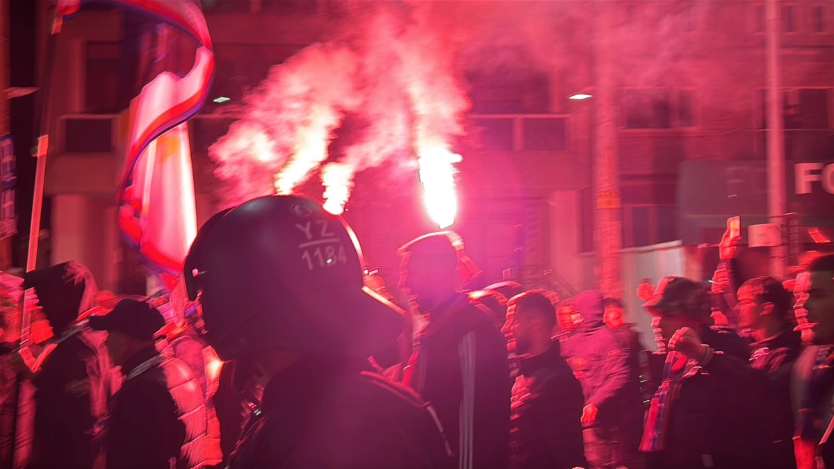 Dinamo - FCSB: fanii campioanei, corteo spre Arena Națională. Foto: Iosif Popescu