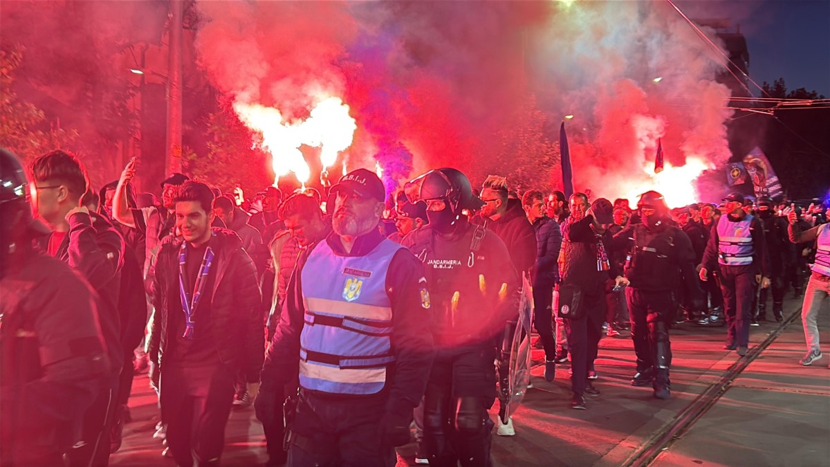 Dinamo - FCSB: fanii campioanei, corteo spre Arena Națională. Foto: Iosif Popescu
