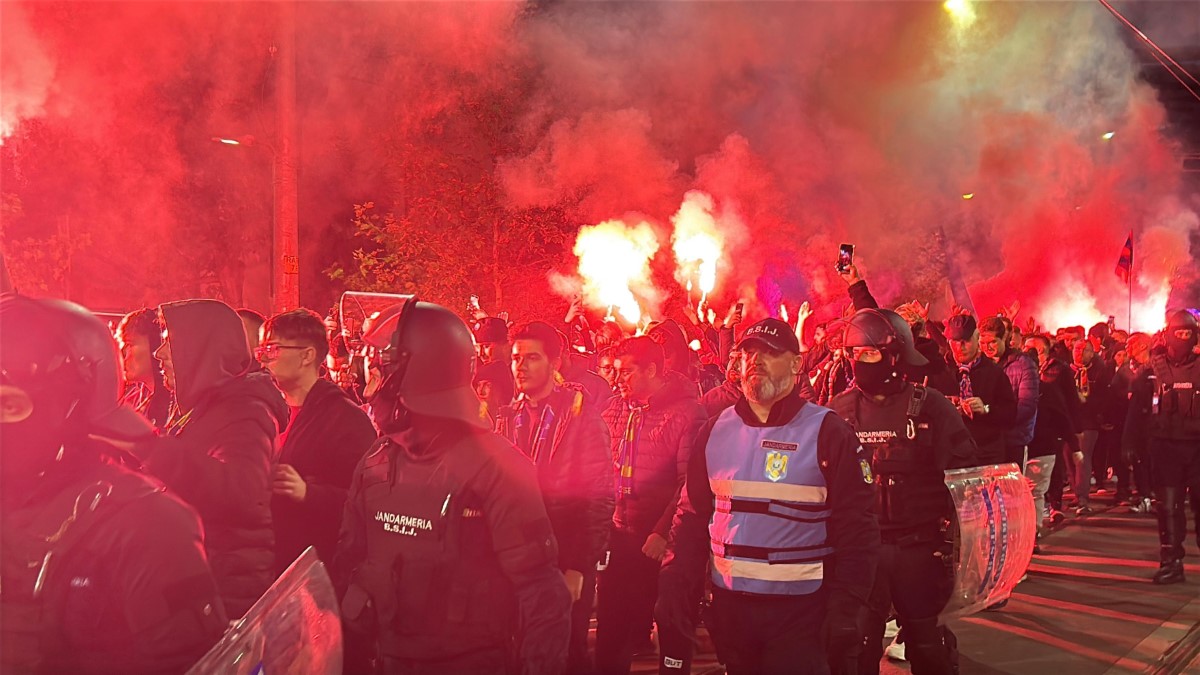 Dinamo - FCSB: fanii campioanei, corteo spre Arena Națională. Foto: Iosif Popescu