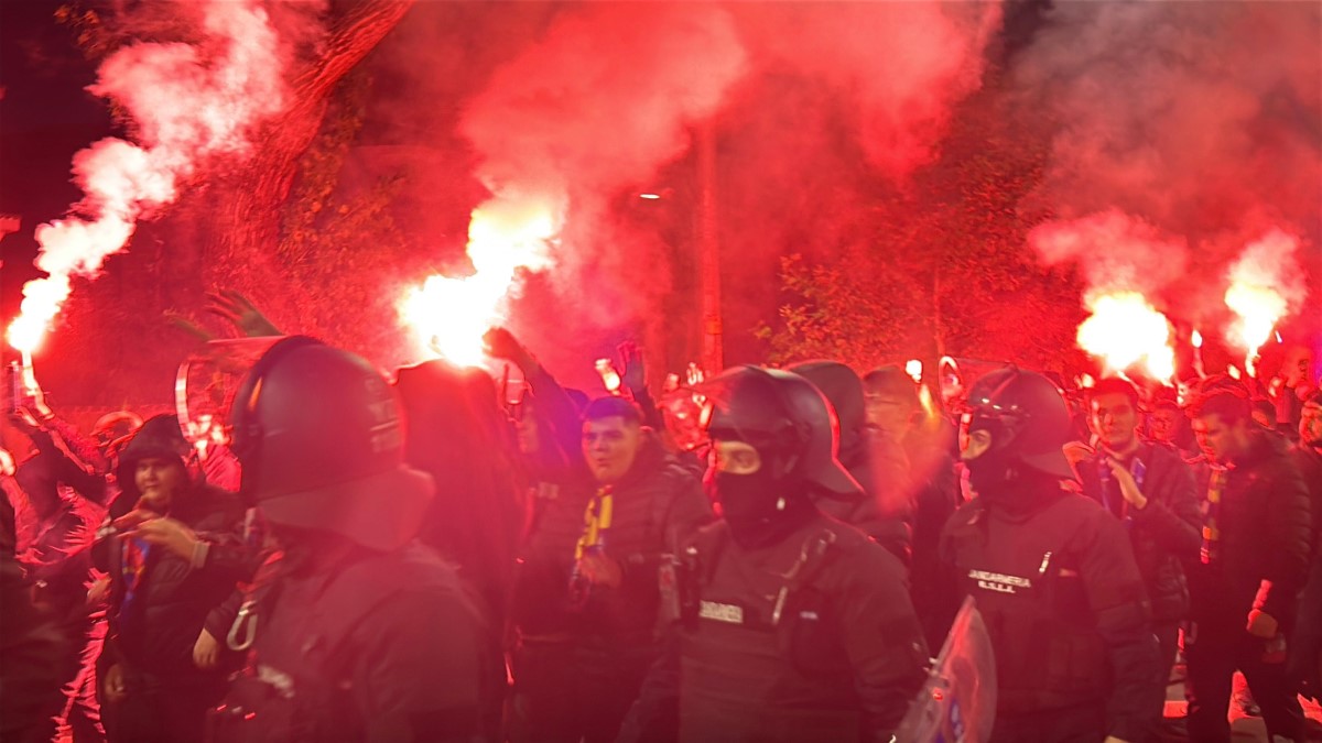 Dinamo - FCSB: fanii campioanei, corteo spre Arena Națională. Foto: Iosif Popescu