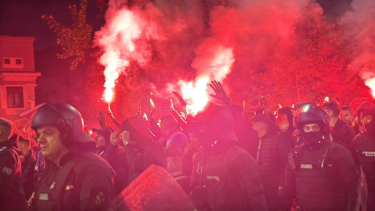 Dinamo - FCSB: fanii campioanei, corteo spre Arena Națională. Foto: Iosif Popescu
