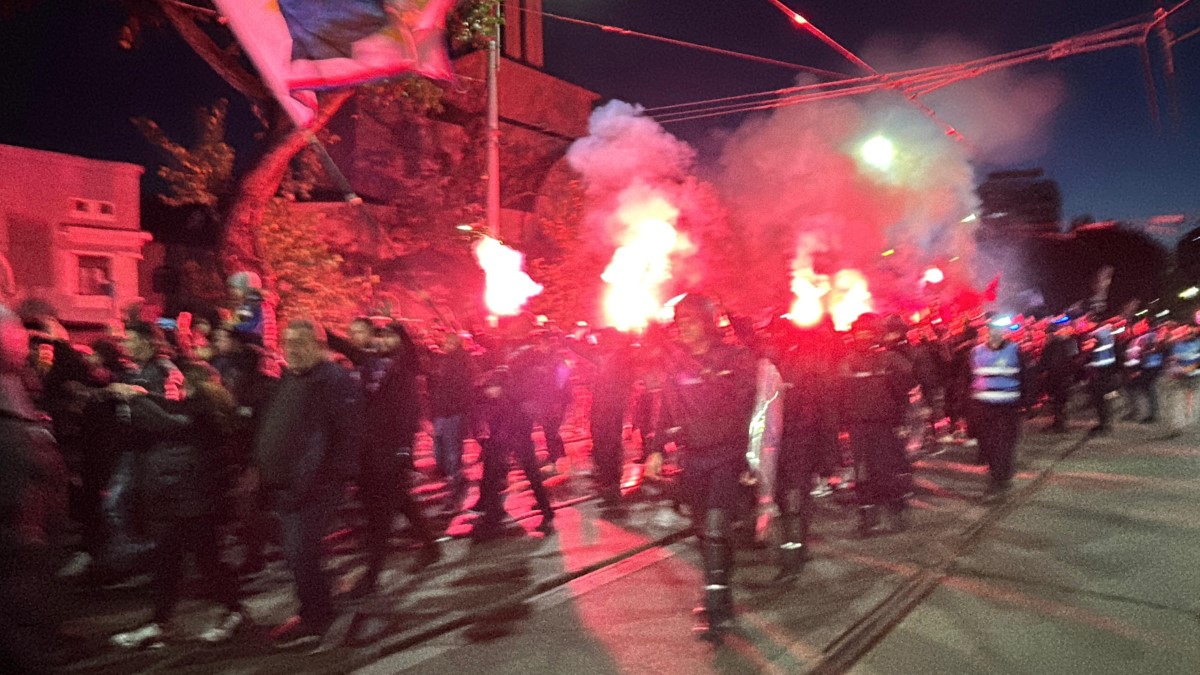 Dinamo - FCSB: fanii campioanei, corteo spre Arena Națională. Foto: Iosif Popescu