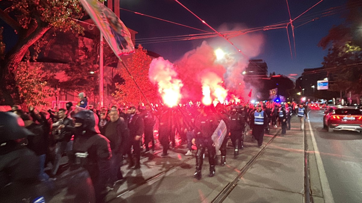 Dinamo - FCSB: fanii campioanei, corteo spre Arena Națională. Foto: Iosif Popescu