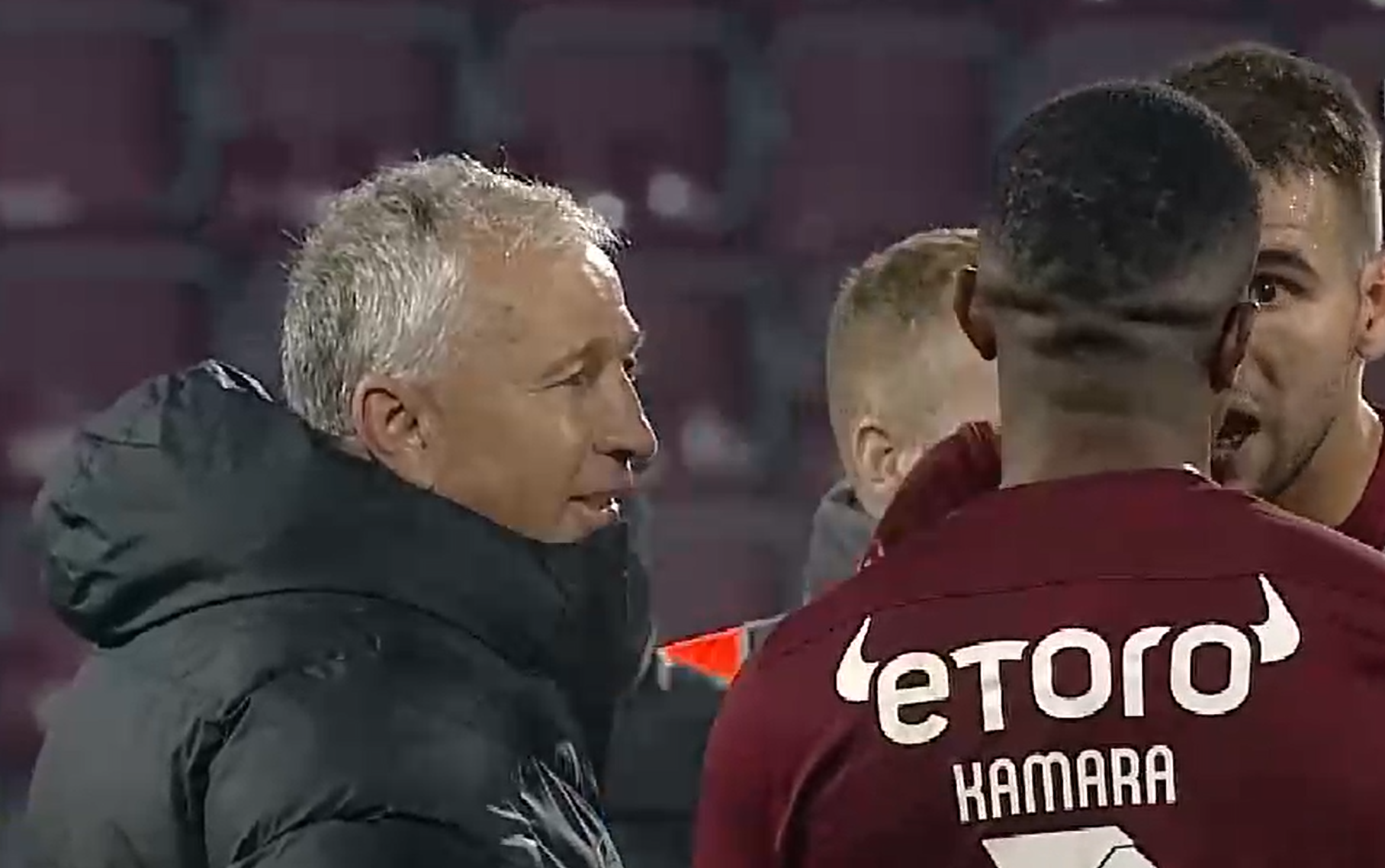 Conflict intre Panagiotis Tachtsidis si Mohammed Kamara. FOTO: captură DigiSport