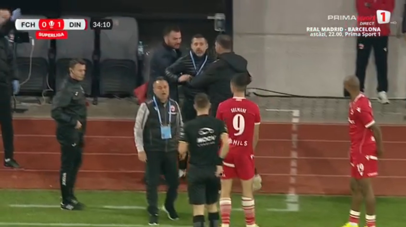 Hermannstadt - Dinamo: ieșire nervoasă Kopic. Foto: captură Prima Sport