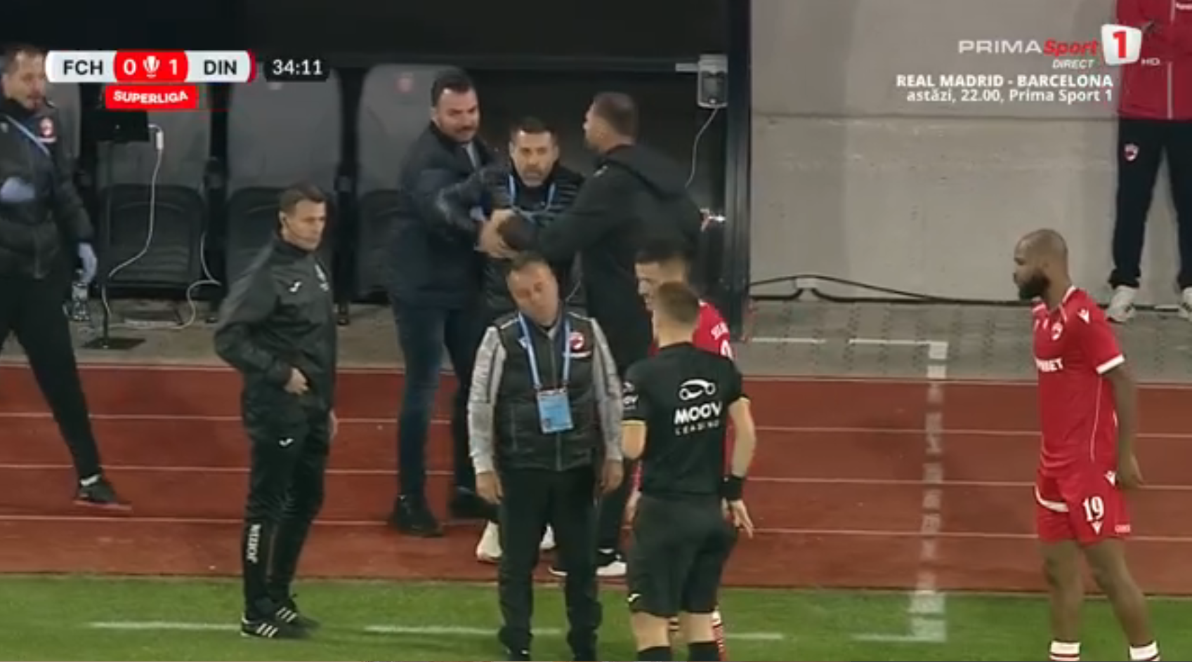 Hermannstadt - Dinamo: ieșire nervoasă Kopic. Foto: captură Prima Sport