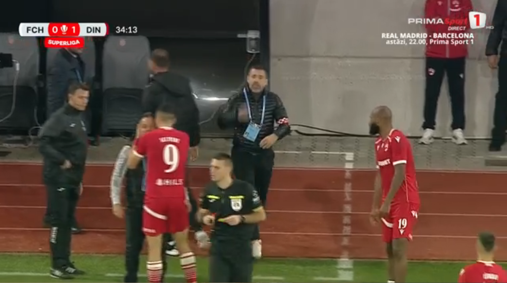 Hermannstadt - Dinamo: ieșire nervoasă Kopic. Foto: captură Prima Sport
