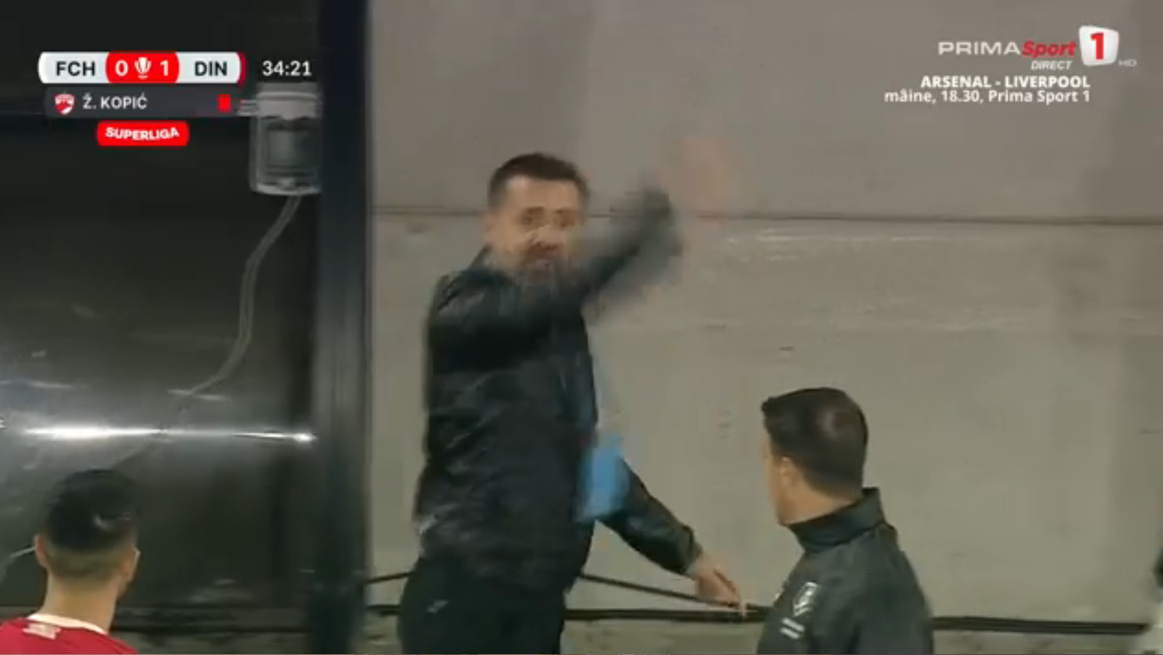 Hermannstadt - Dinamo: ieșire nervoasă Kopic. Foto: captură Prima Sport