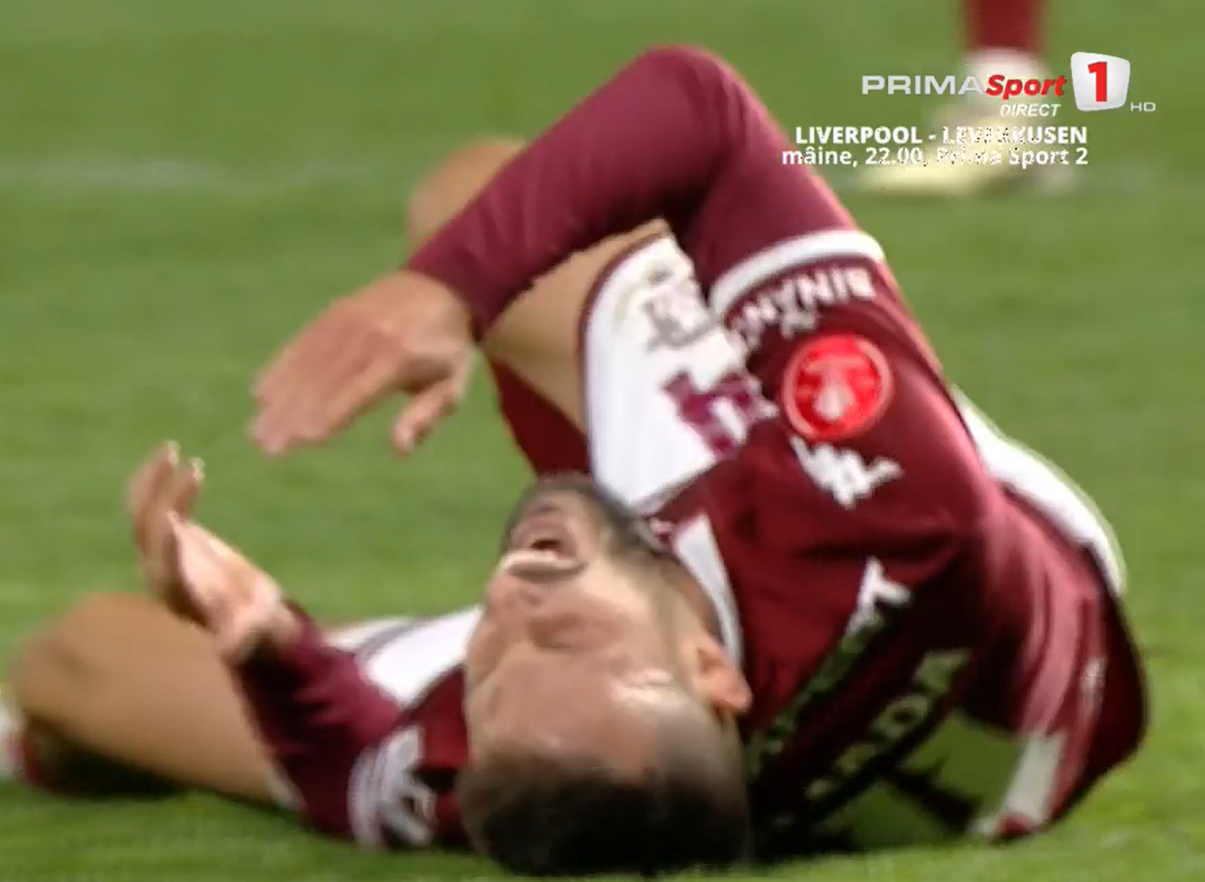 Vahid Selimovic, fault brutal asupra lui Jakub Hromada. FOTO: captură Prima Sport